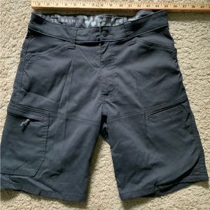 Sporty cargo shorts